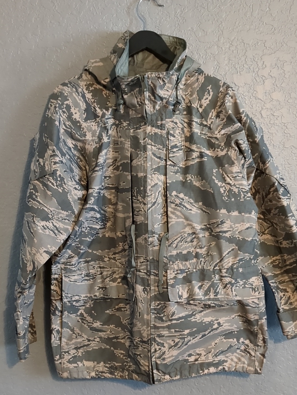 Military-Style Camouflage Hooded Jacket - Gray & Tan